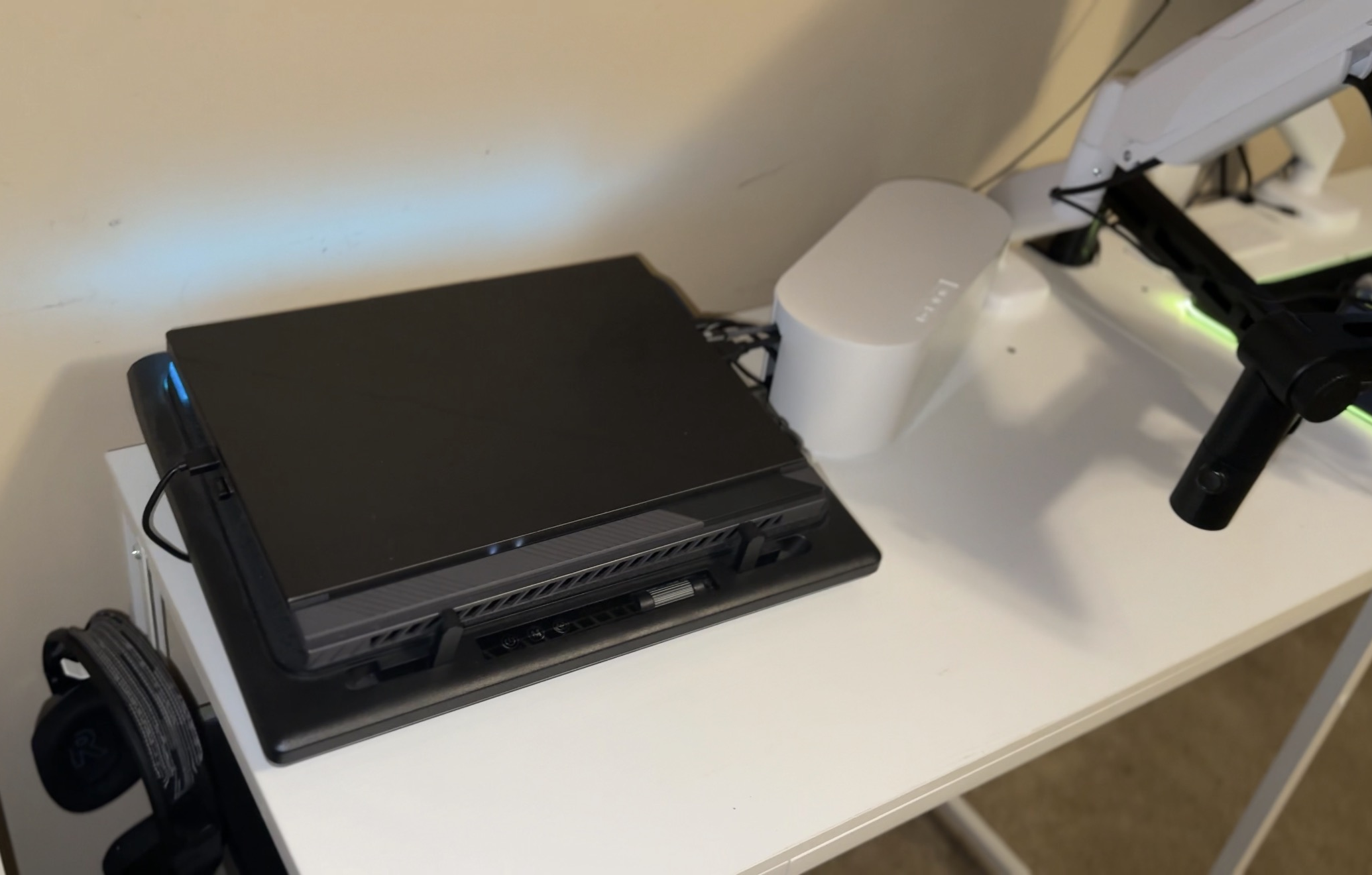 Clean cable management - side view